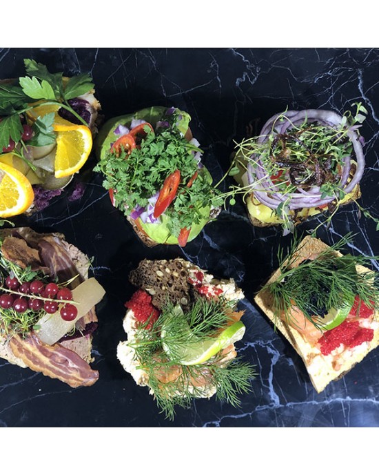 24 stykker højtbelagt luksus smørrebrød 24 stykker højtbelagt luksus smørrebrød